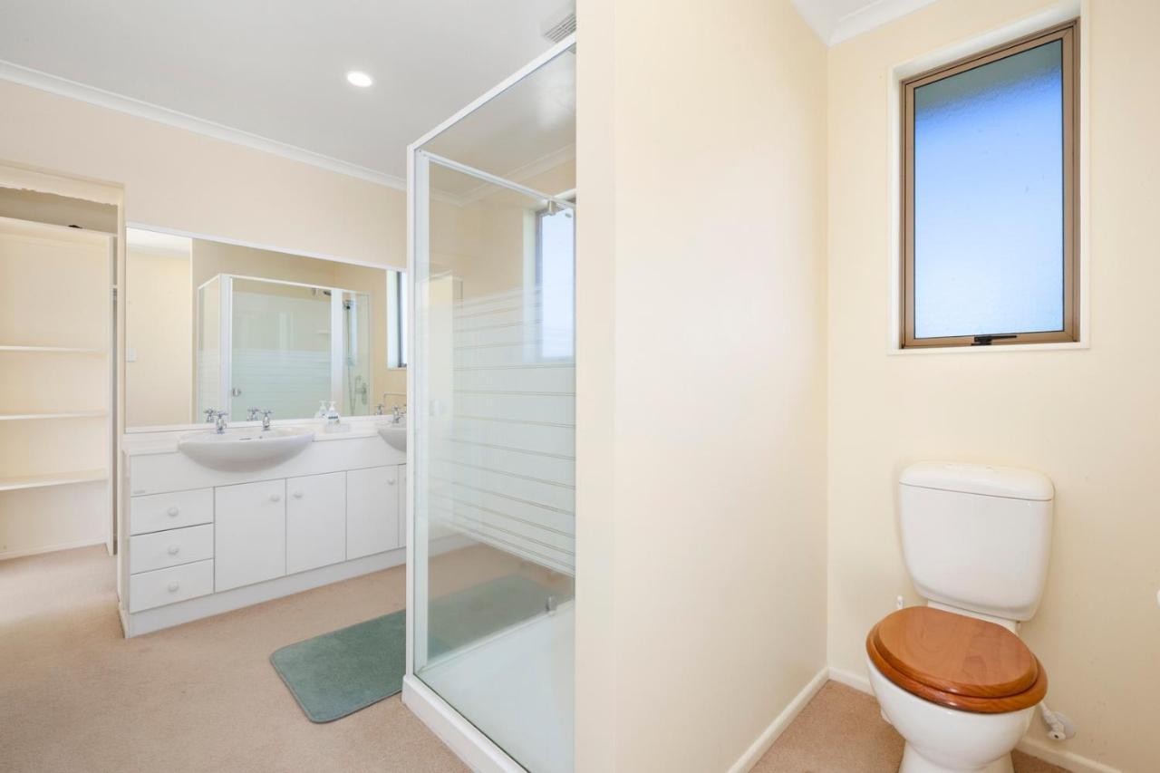 Pokaka House - Wharewaka Holiday home Taupo