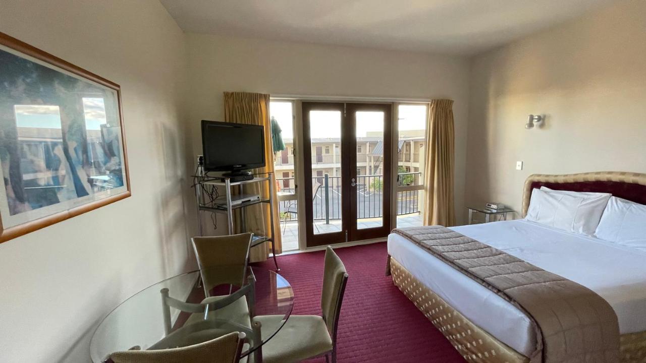 Chantillys Motor Motel