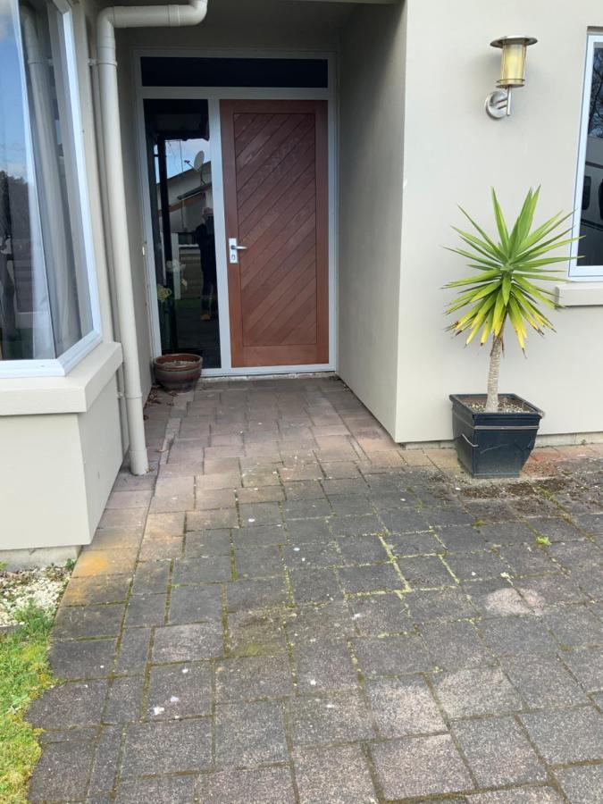 Large Stand Alone With Two Living Areas. Holiday home Taupo