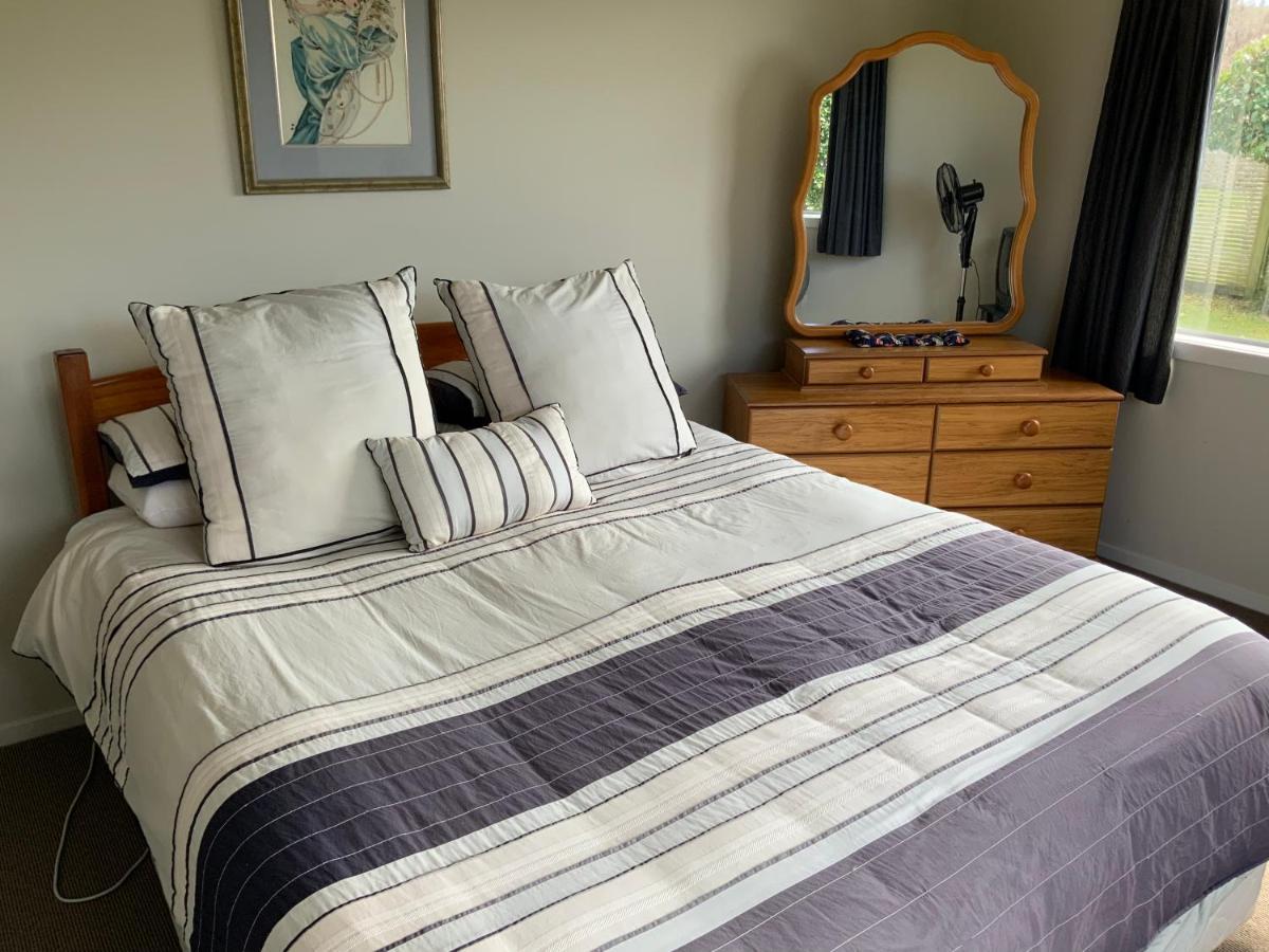 Large Stand Alone With Two Living Areas. Holiday home Taupo