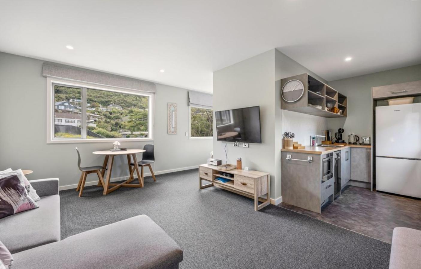 Hideaway At The Bay - With Hot Tub Holiday home