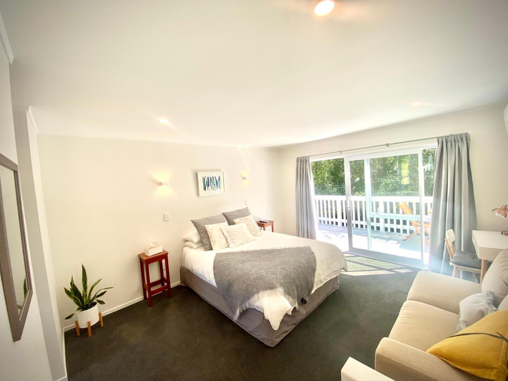 2 Mile Bay Guest house *