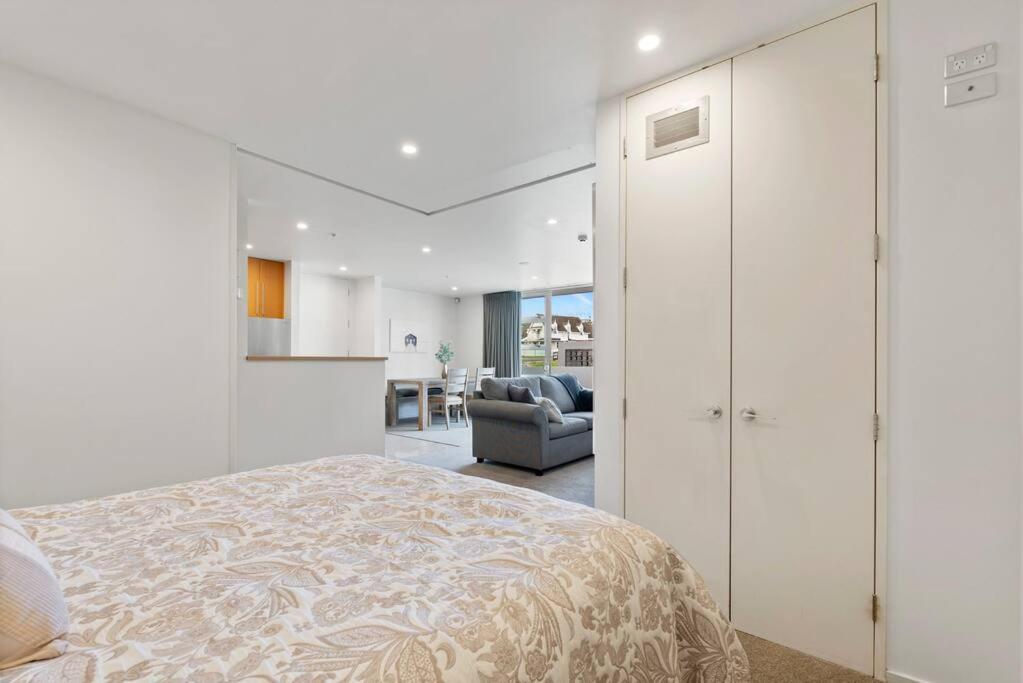 Waimahana - Luxury By The Apartment *