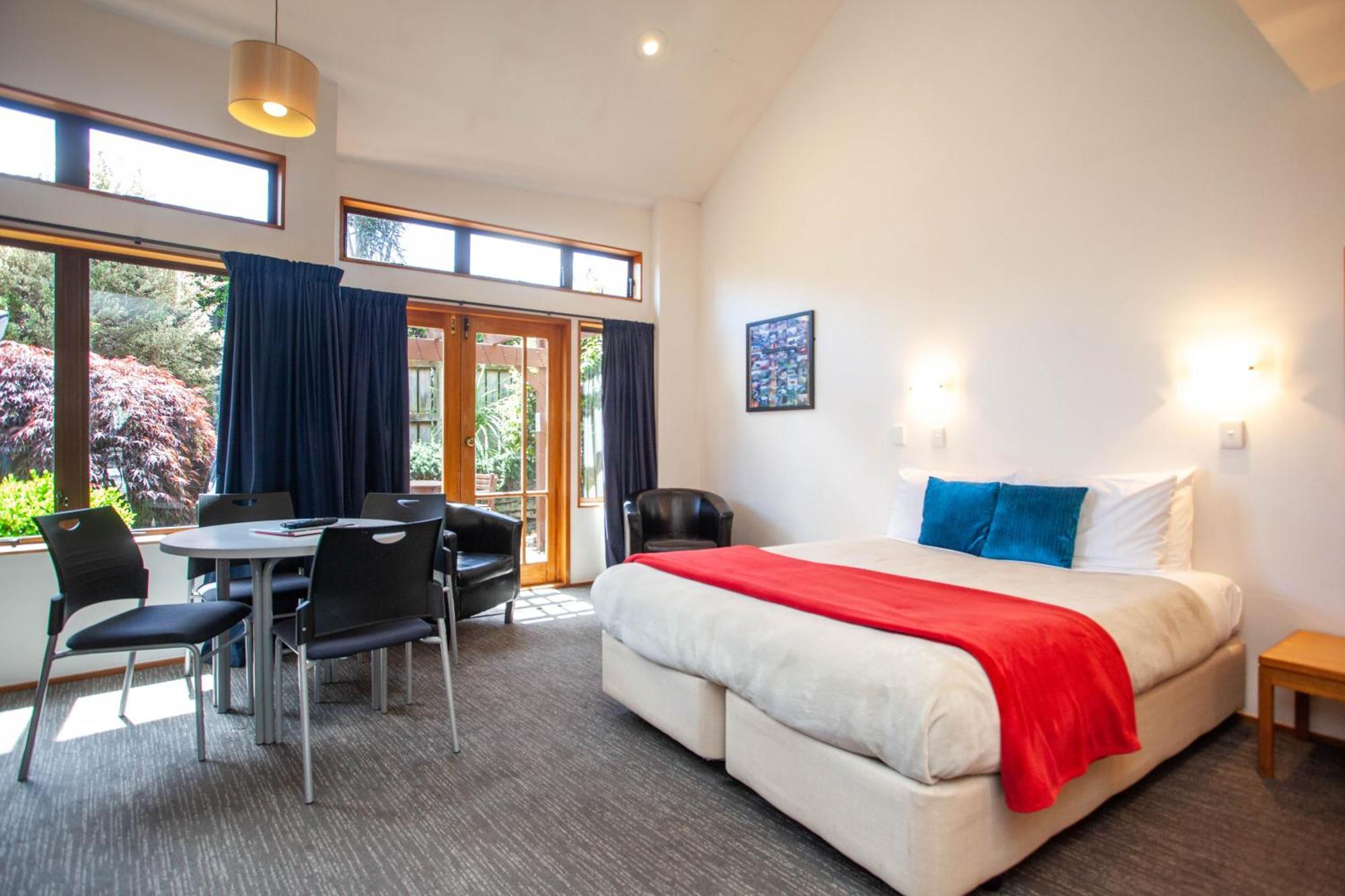 Cascades Lakefront Motel Taupo