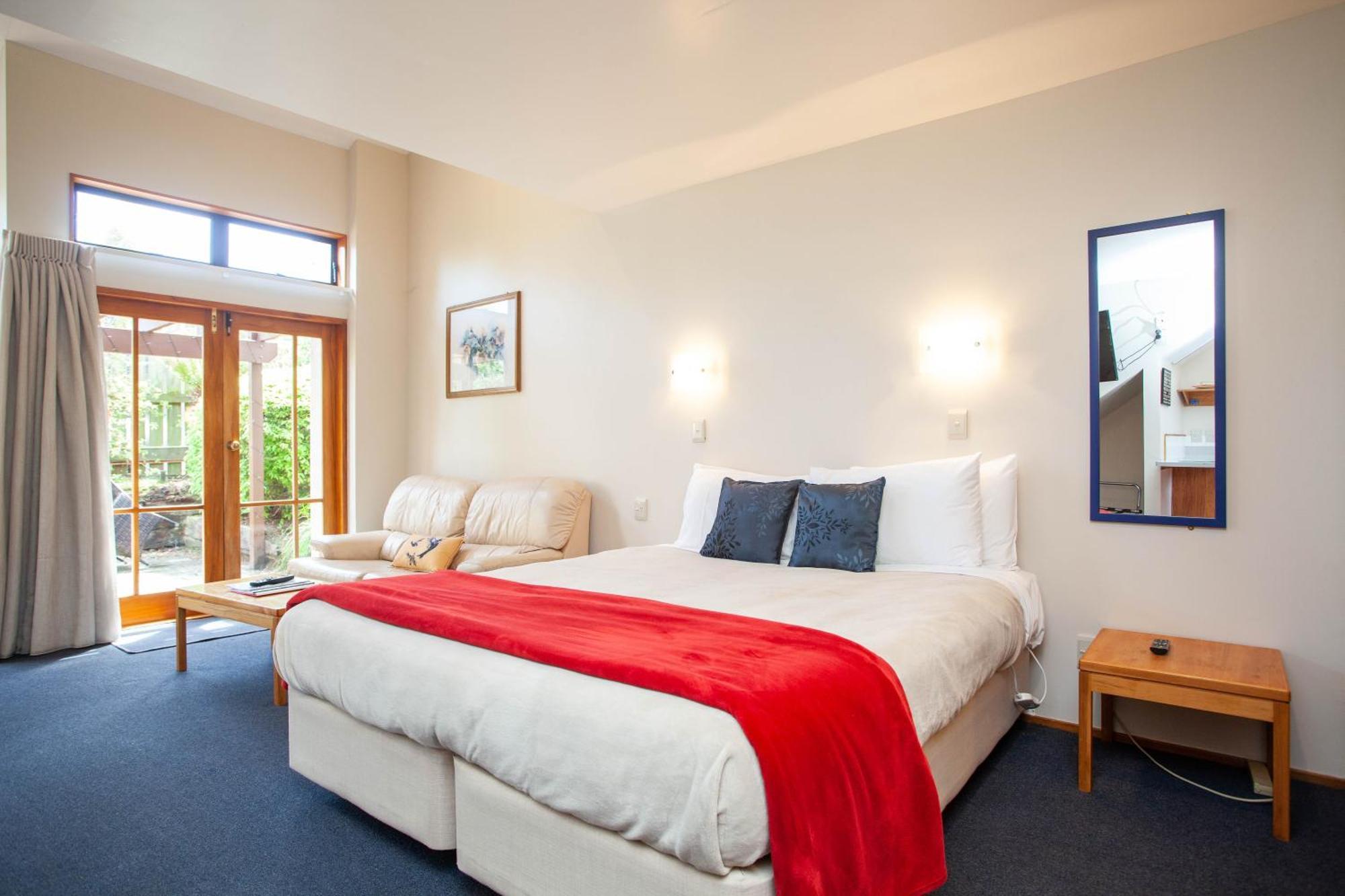 Cascades Lakefront Motel Taupo