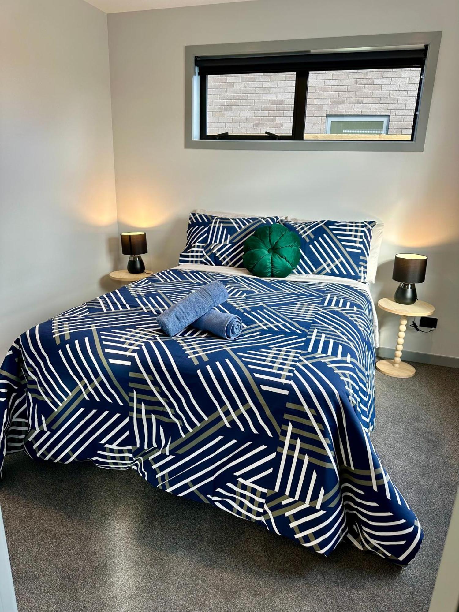 Sunnyside Getaway- Brand New & Holiday home *