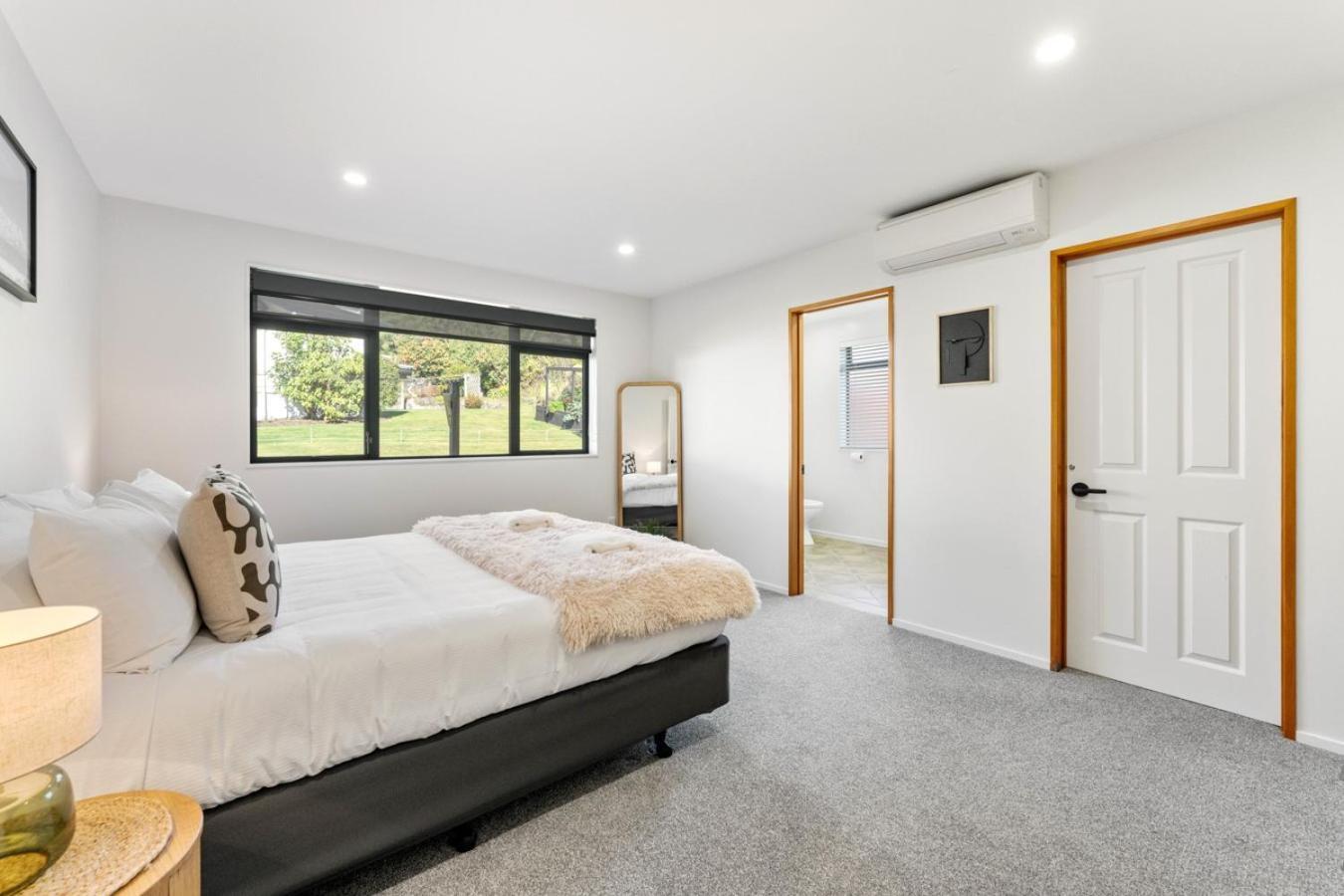 Outlook - Table Tennis, Great Location Holiday home Taupo