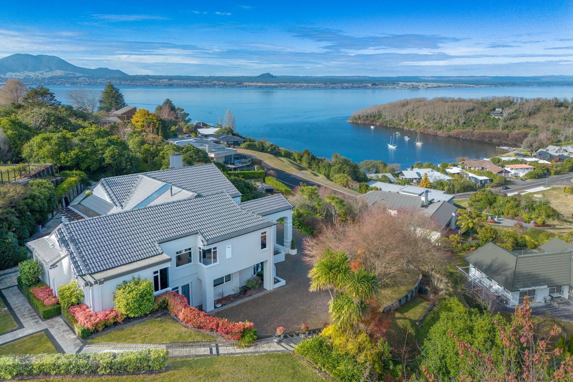 Acacia Waters - Holiday home