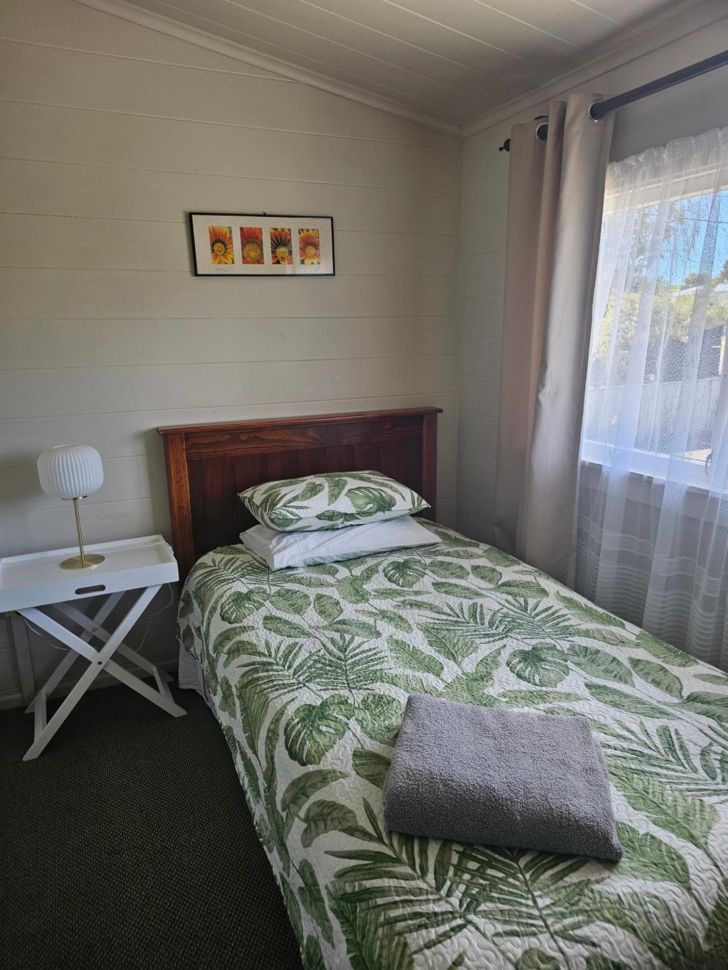 Cosy Lockwood In Town Holiday home *