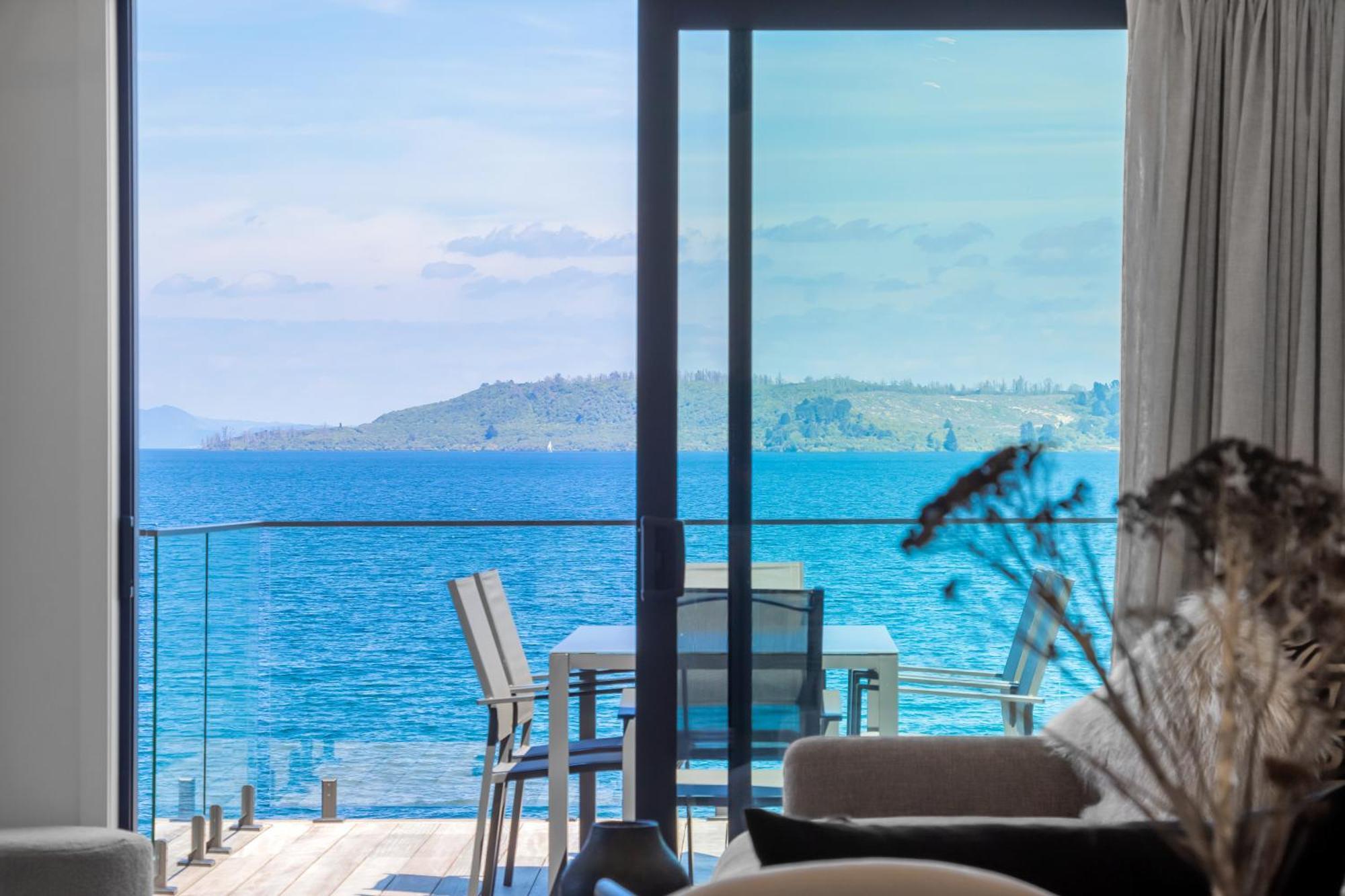 Stunning Views Pool Taupo
