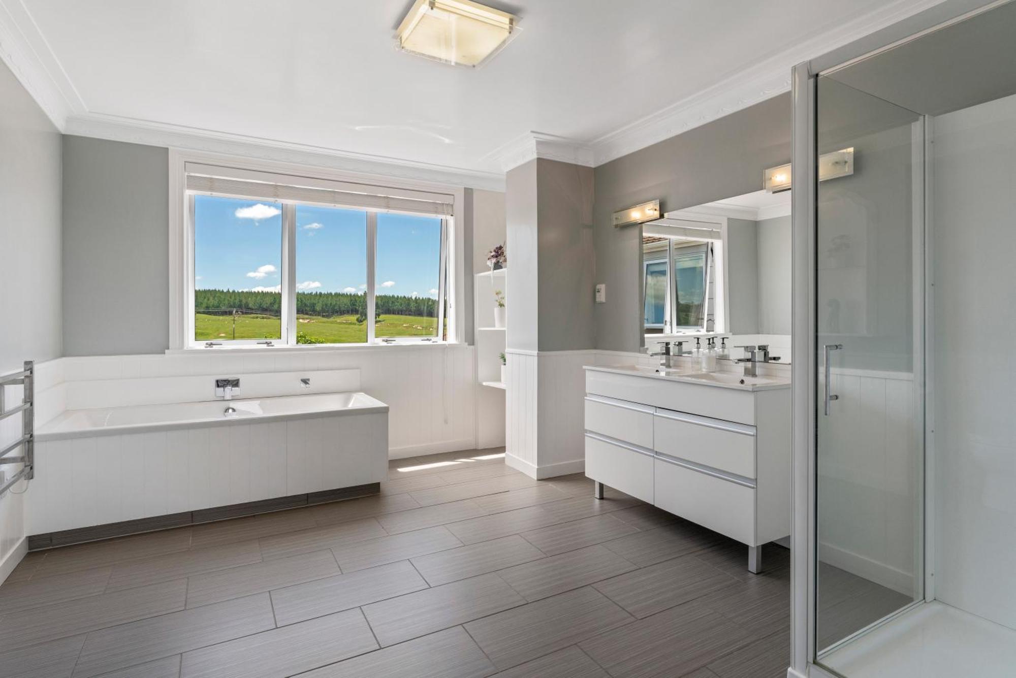 Group & Family Retreat, Spacious Home, Pool & *