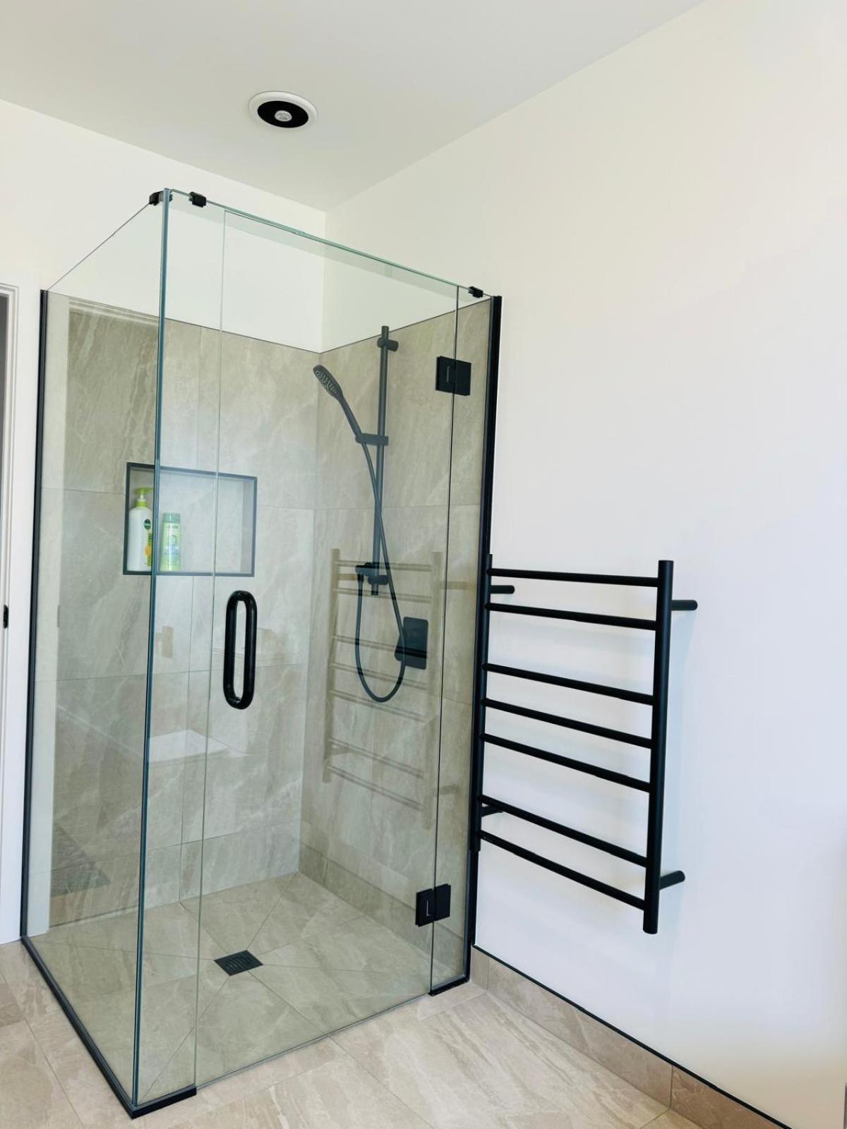 Homestay Separate Entry With Share Bathroom *