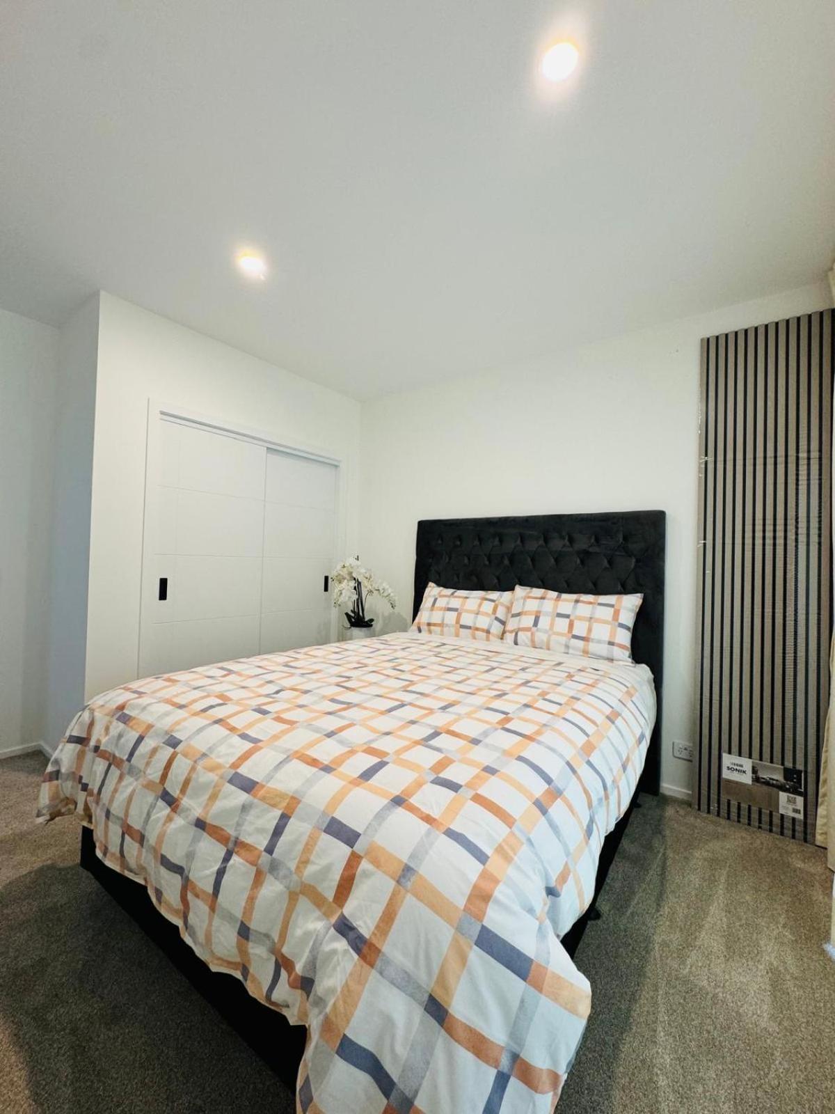 Homestay Separate Entry With Share Bathroom Taupo