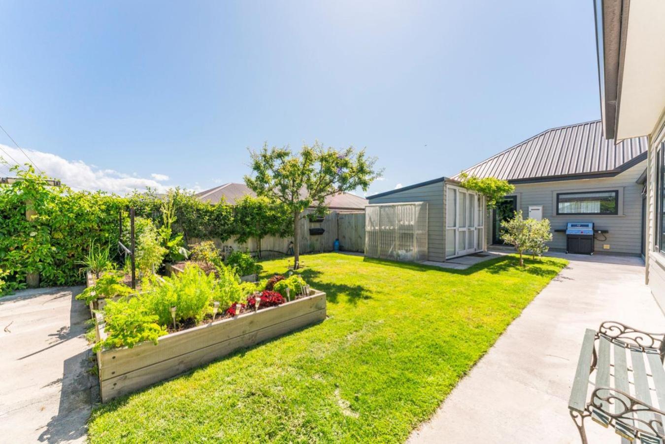 - Premium With Hot Tub Taupo