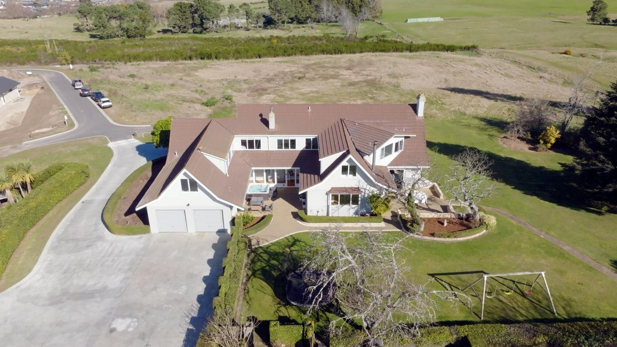 Group & Family Retreat, Spacious Home, Pool & Taupo
