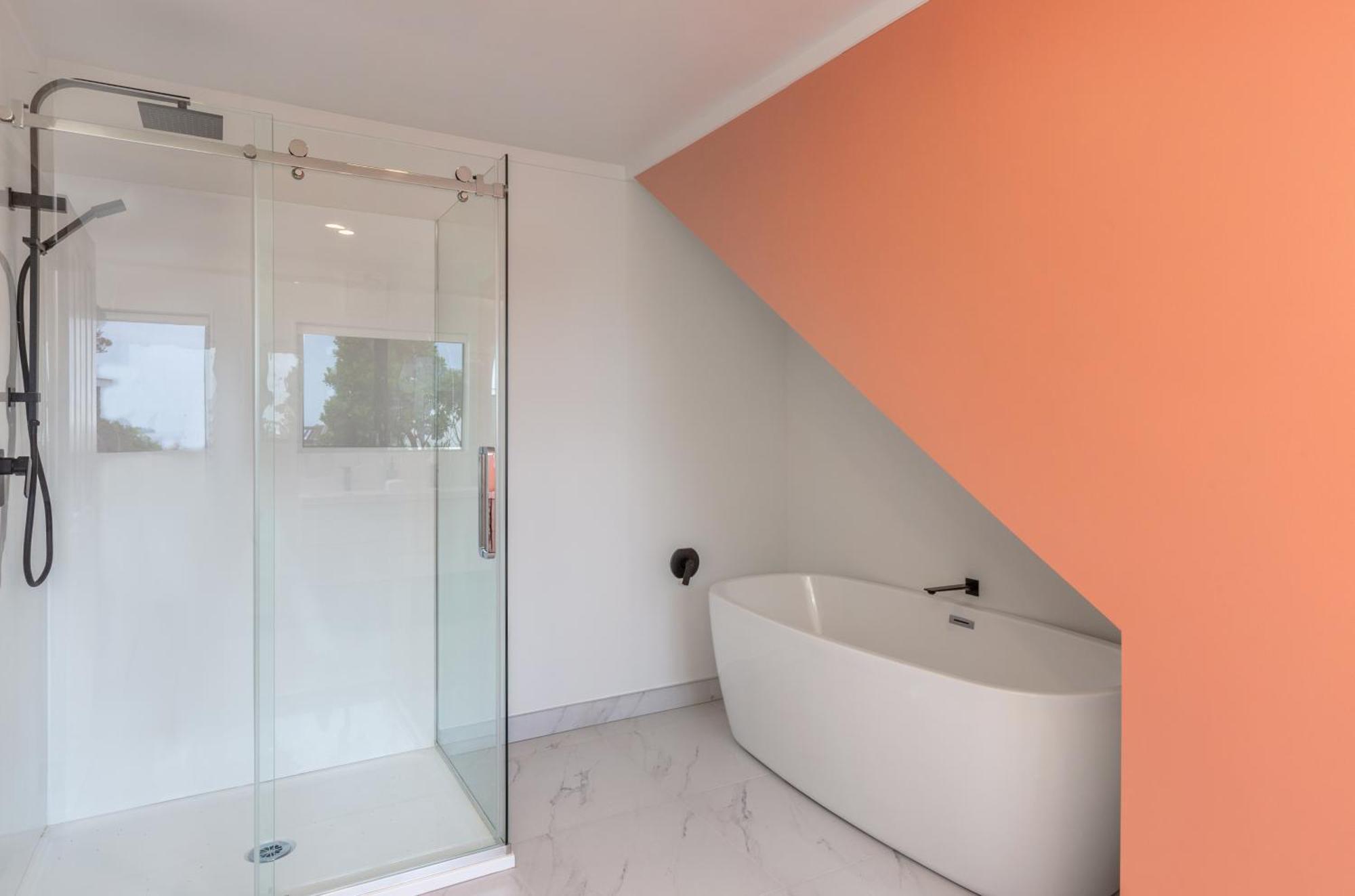 Unbeatable Location - Spa, 50m To Lake! *