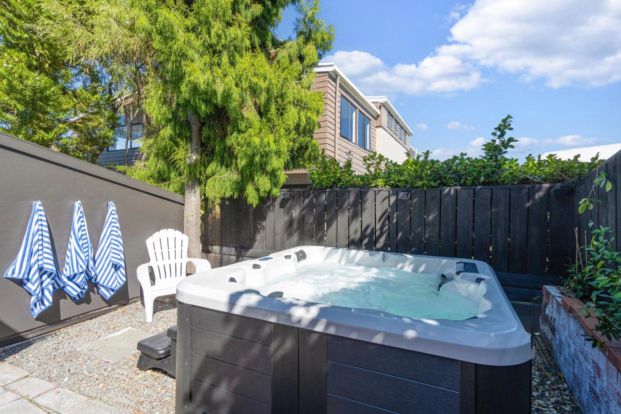 Unbeatable Location - Spa, 50m To Lake! Holiday home Taupo