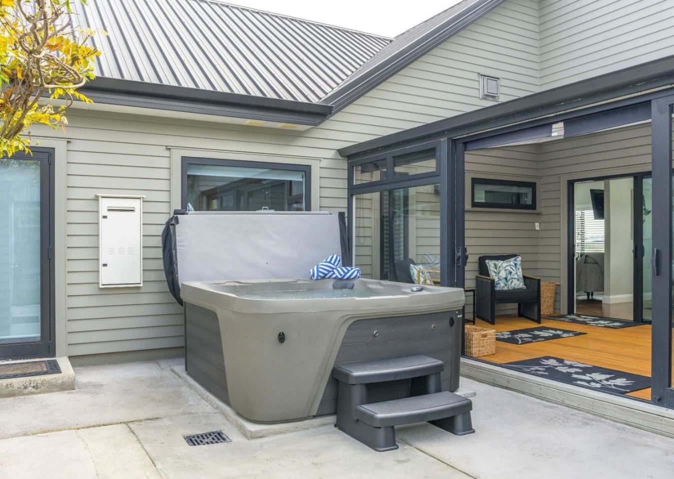 - Premium With Hot Tub Holiday home *
