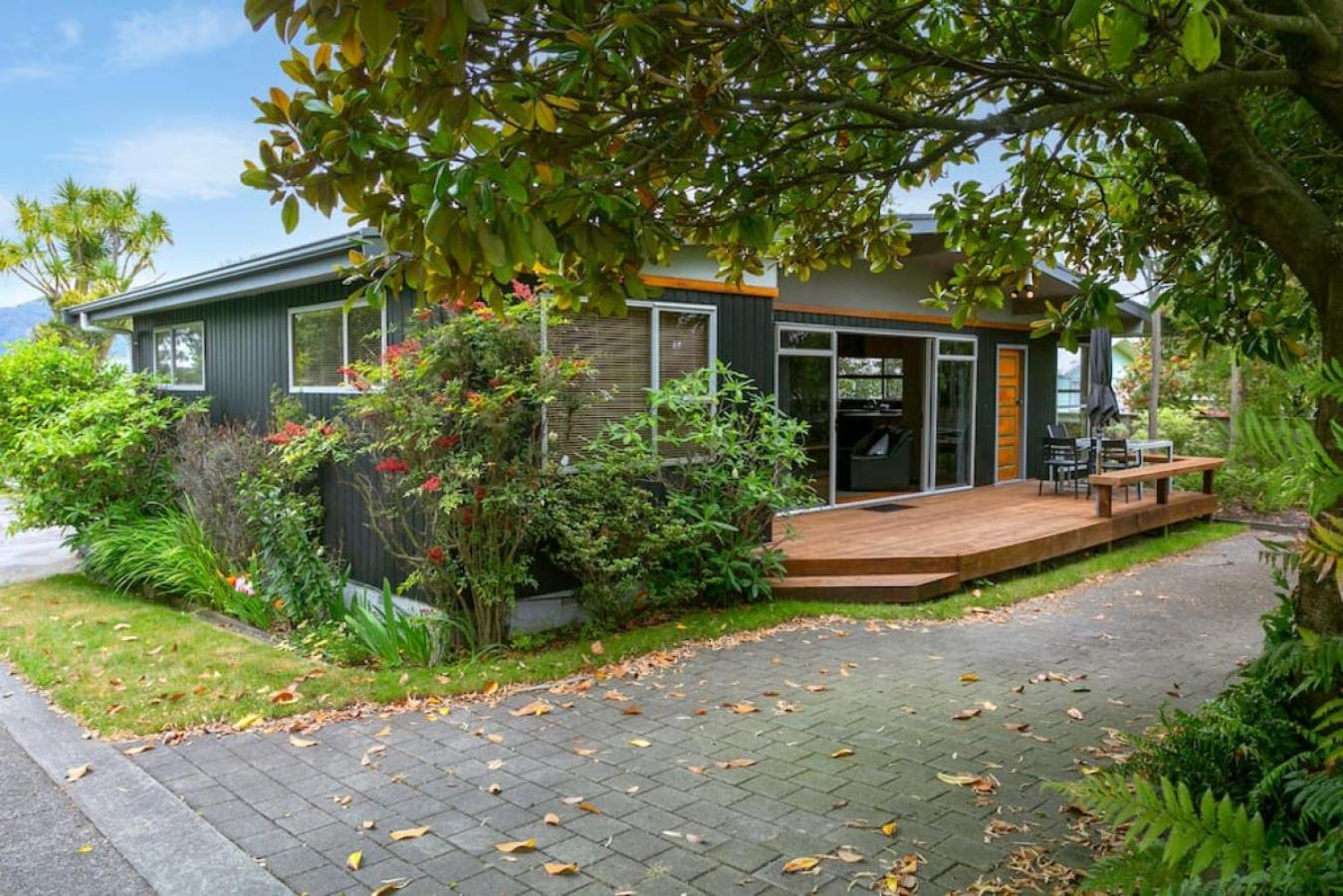 Holiday home Spacious Nukuhau Near Town With Parking And Comfort *