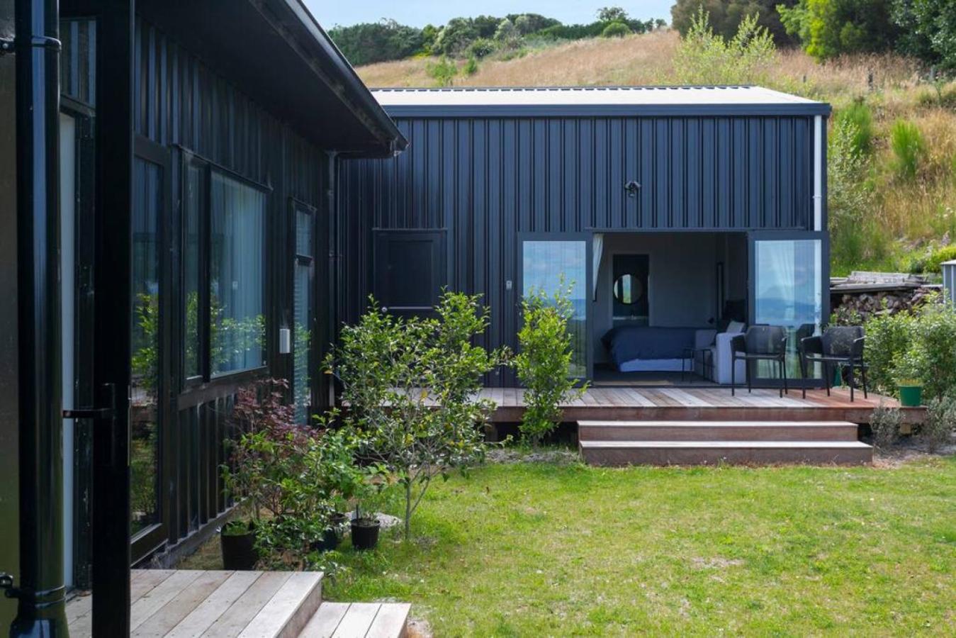 Peaceful Luxury Retreat With Views And Pool Taupo