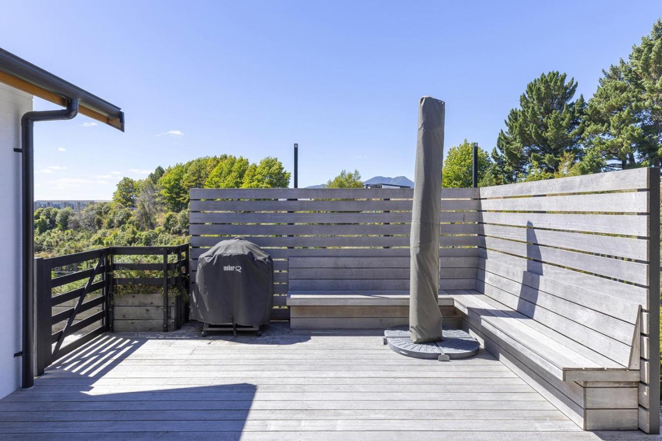 Elevated Hideaway With Views And Designer Comfort Holiday home *