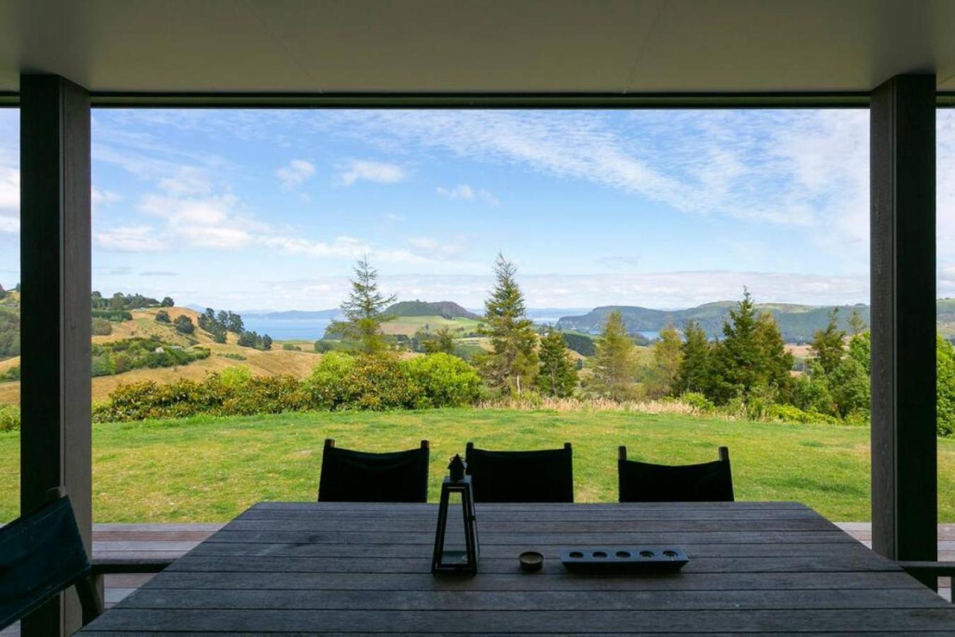 Peaceful Luxury Retreat With Views And Pool Holiday home *