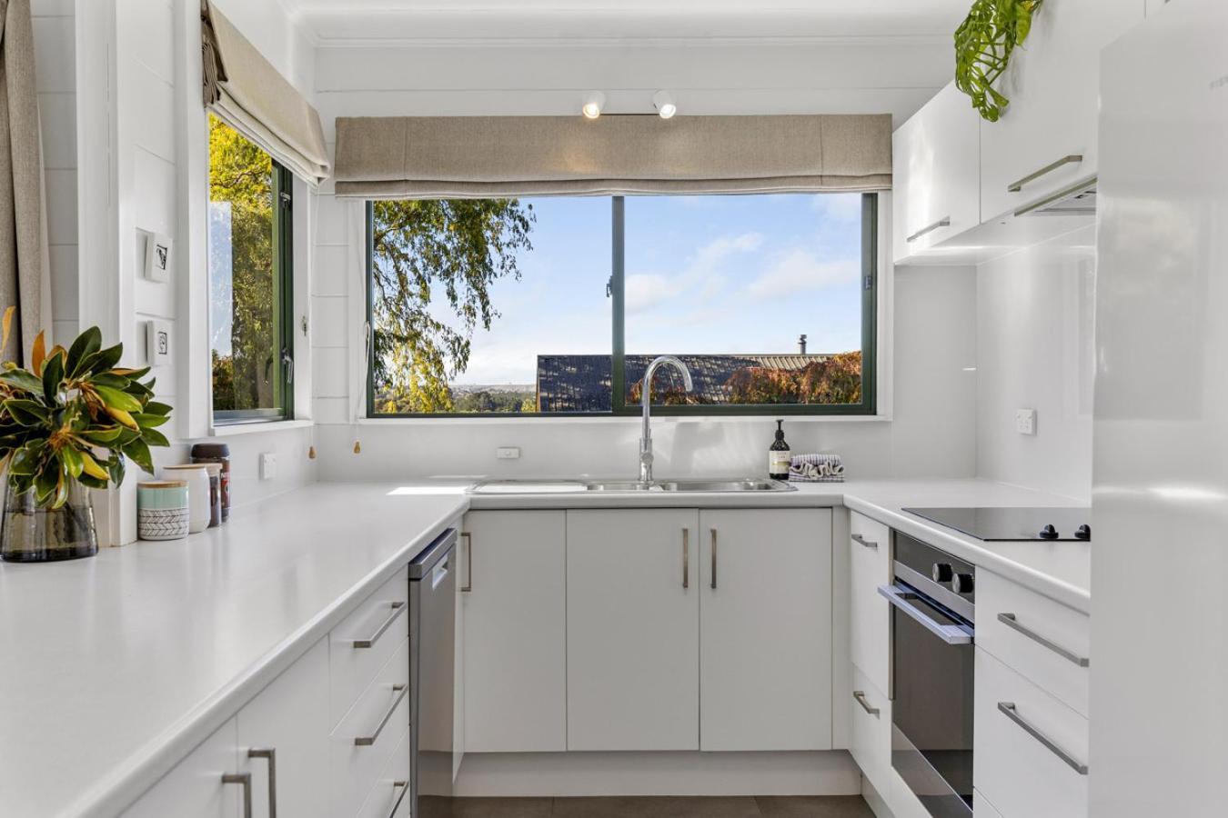 Peaceful Family Retreat, Walk To Holiday home *