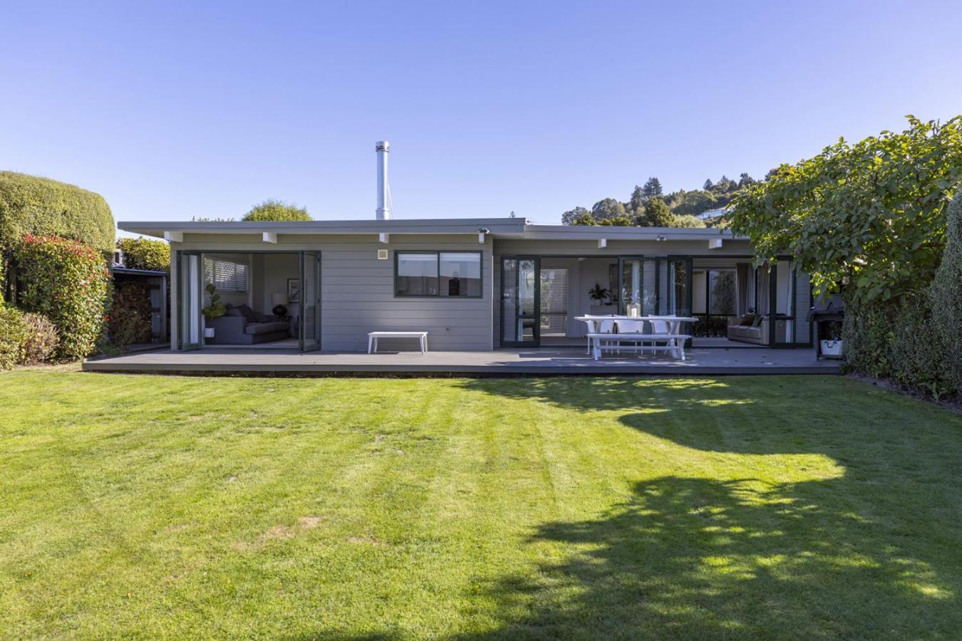 Peaceful Family Retreat, Walk To *