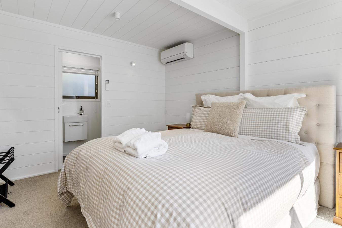 Peaceful Family Retreat, Walk To Taupo