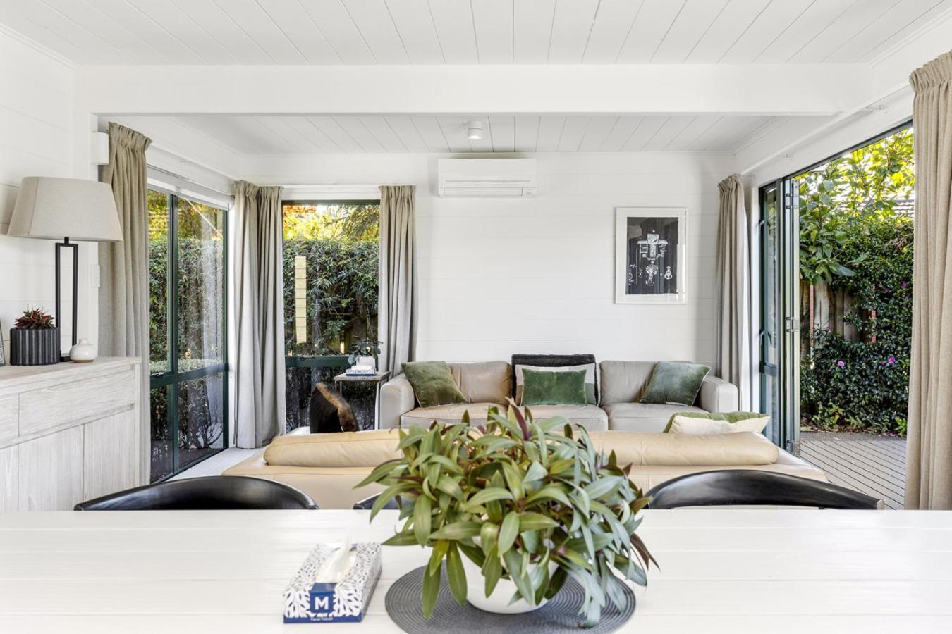 Peaceful Family Retreat, Walk To