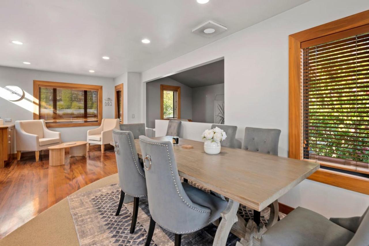 Designer 3br Retreat Just Steps From Holiday home *