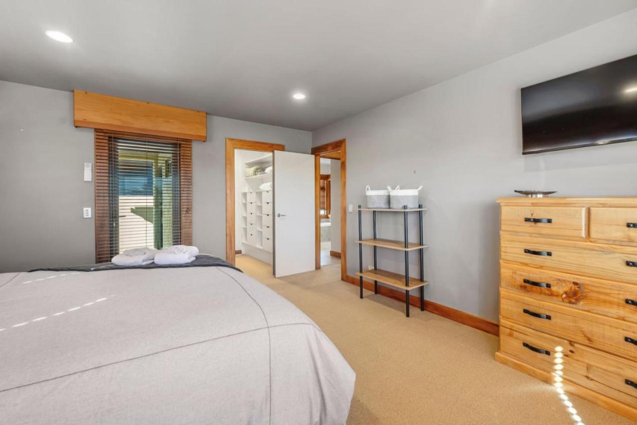 Designer 3br Retreat Just Steps From *