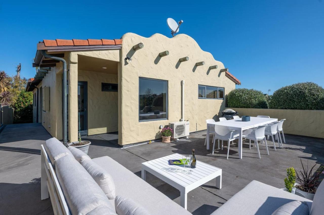 Designer 3br Retreat Just Steps From Taupo