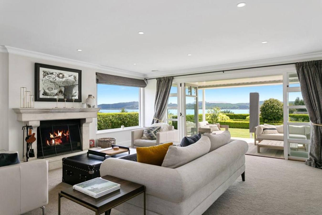 Norfolk House, Luxury With And Views Holiday home *