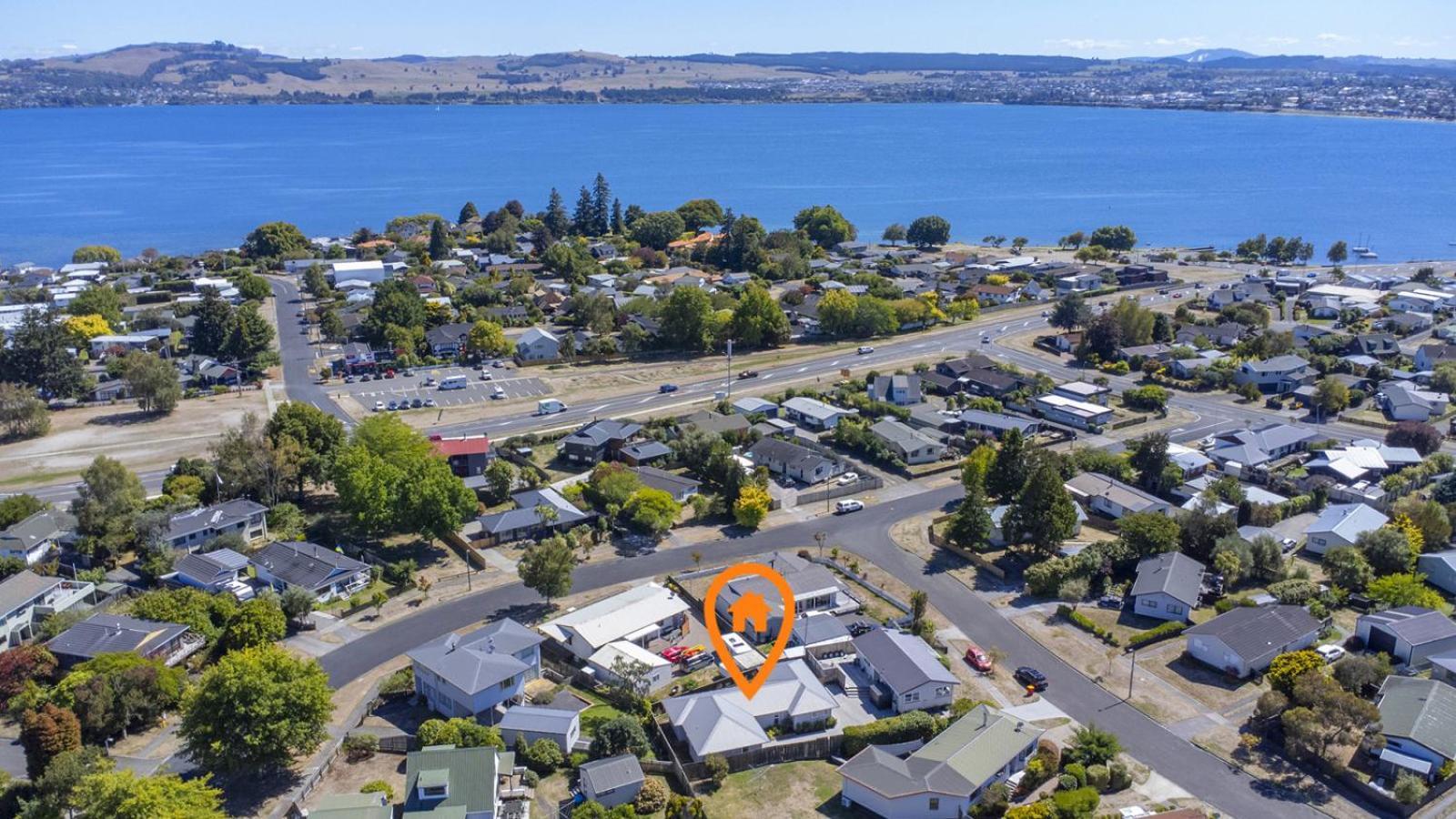 Modern 3br Home, Walk To Holiday home Taupo