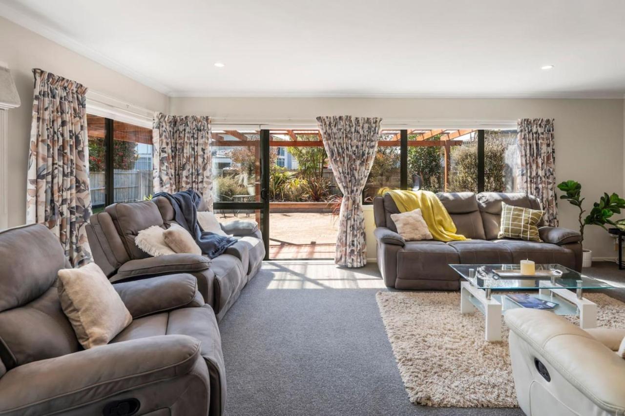 Holiday home Logan House, Stylish Getaway With Bbq And Yard *