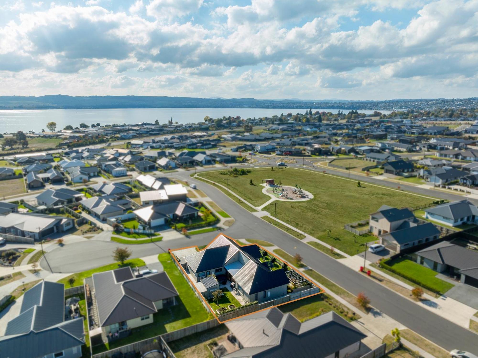 - Premium With Hot Tub * Taupo