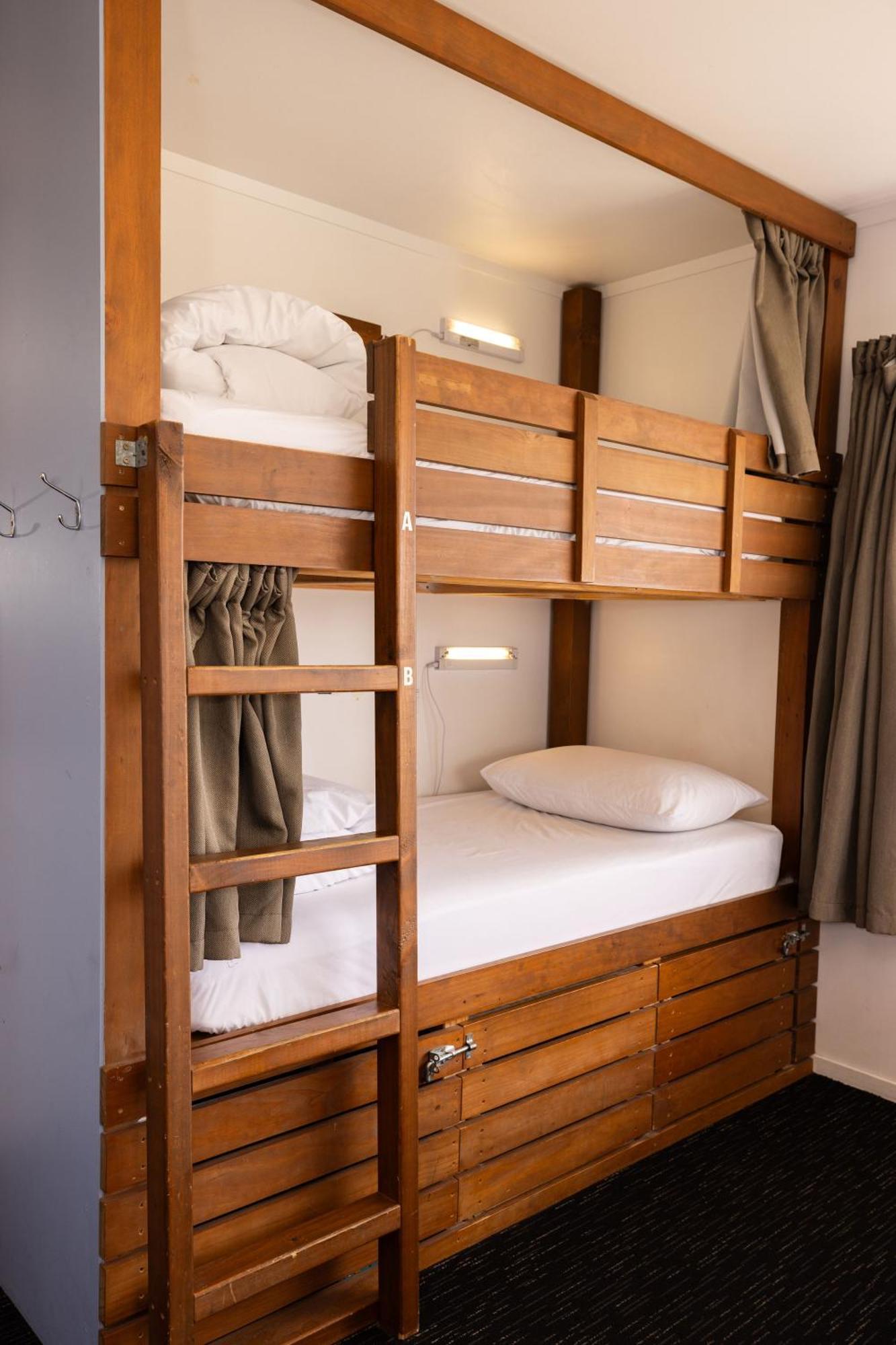 Hostel Haka House *