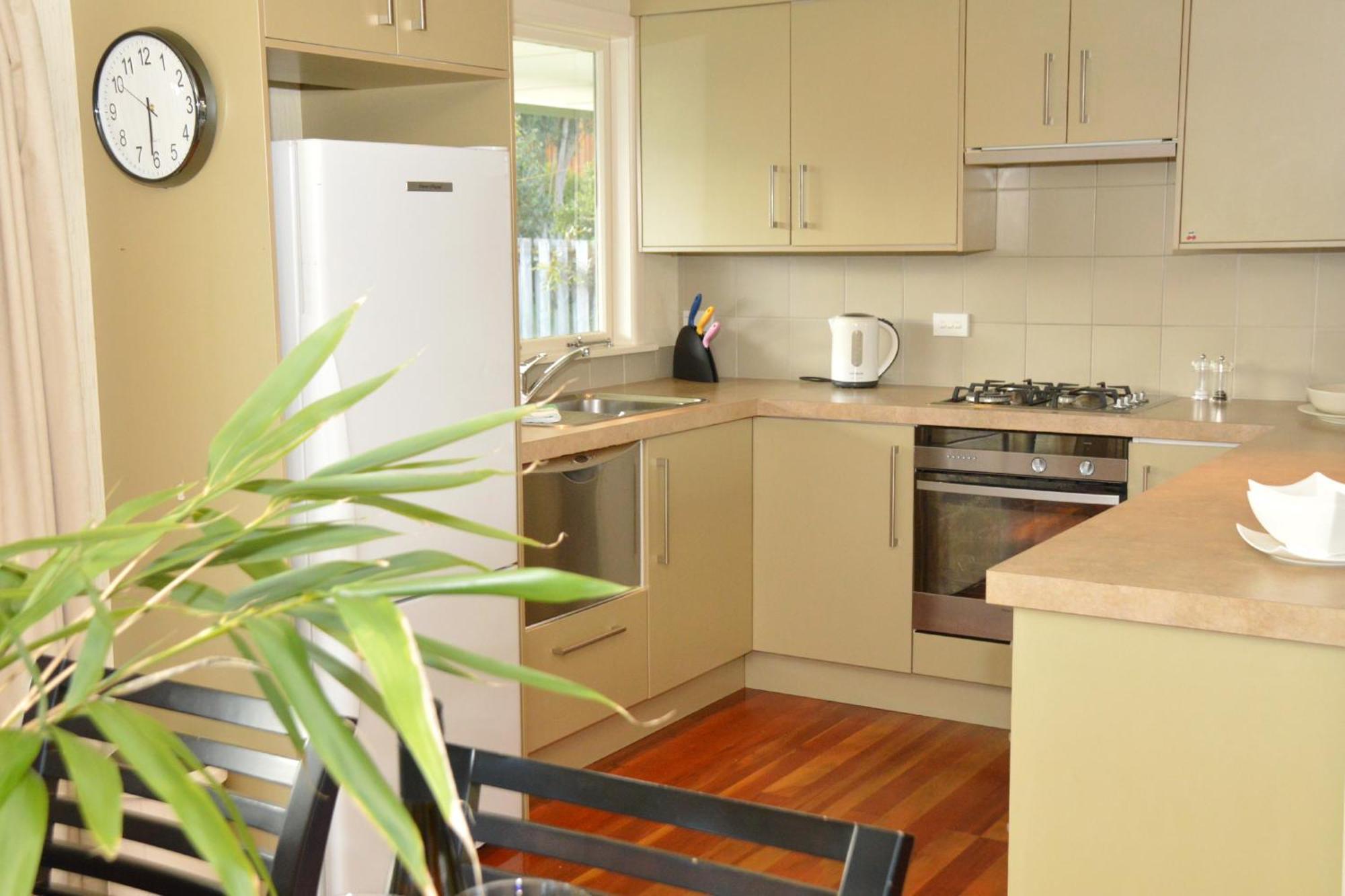Holiday home Happiness Is Huia A Block From The