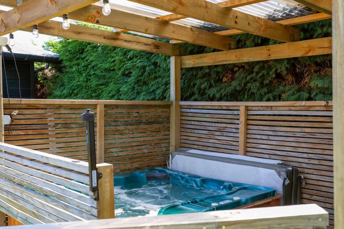 Walnut - Private Outdoor Pool Taupo
