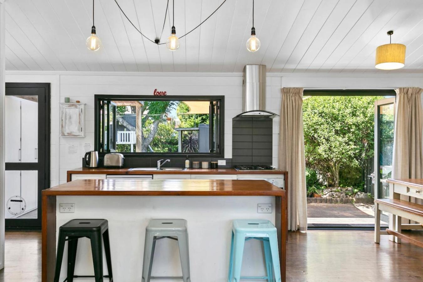 Walnut - Private Outdoor Pool Holiday home Taupo