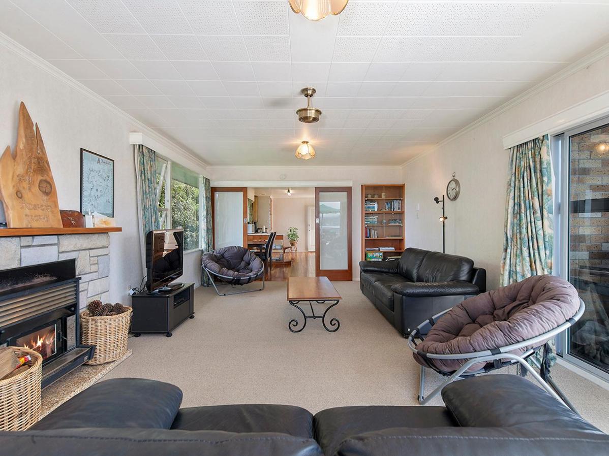 Lofty Lakeviews - Acacia Bay Holiday home *