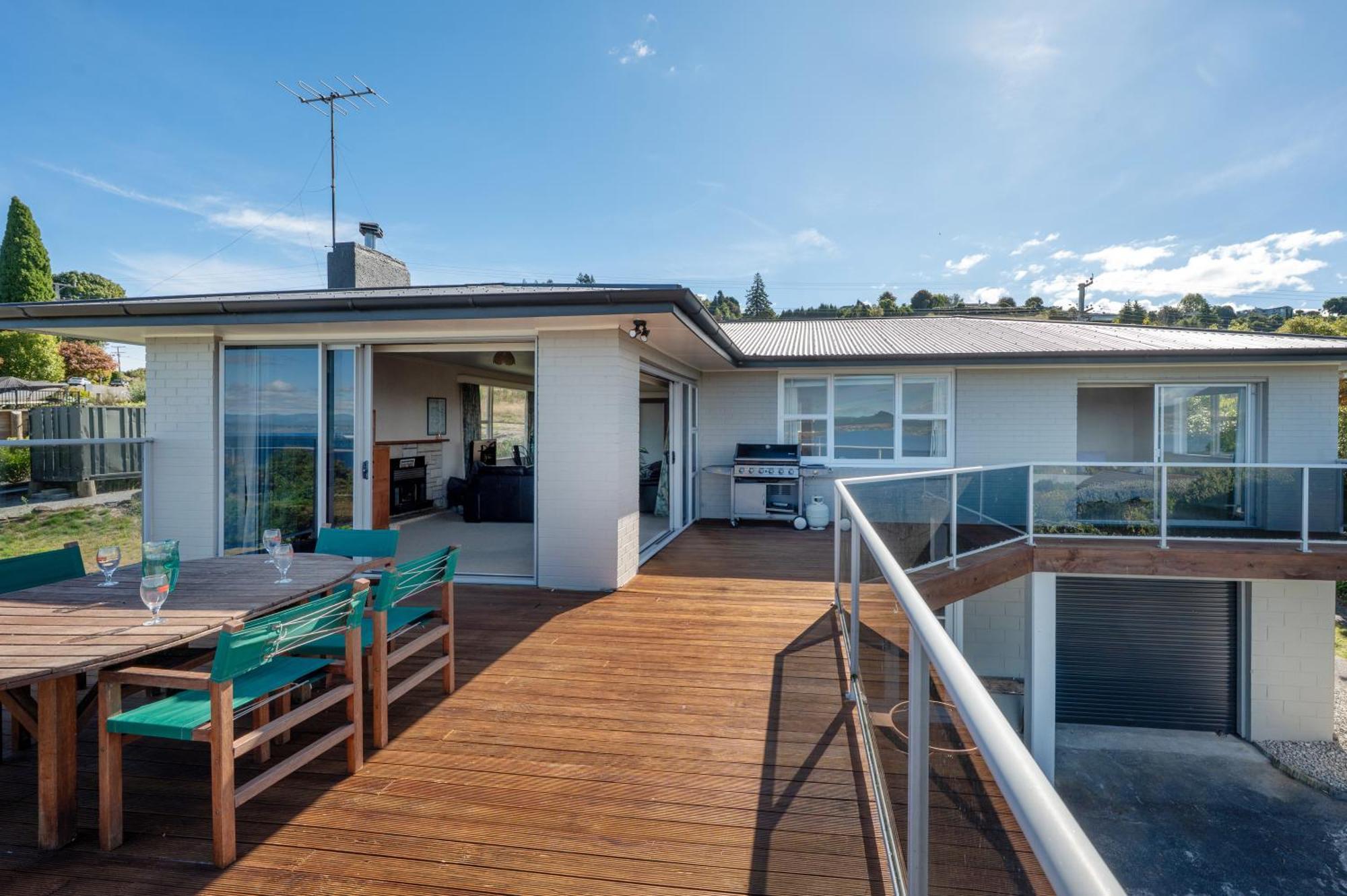 Lofty Lakeviews - Acacia Bay *