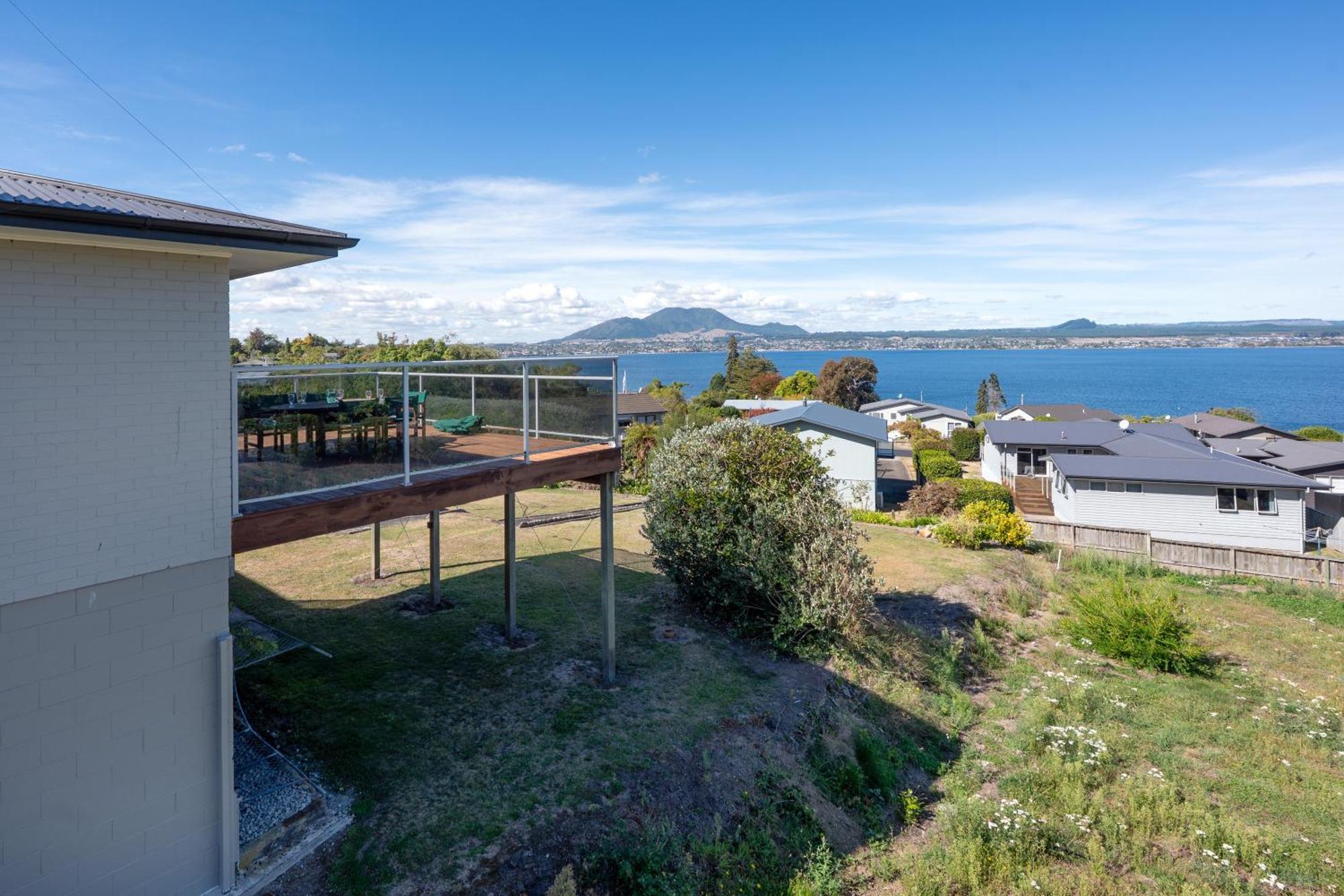 Lofty Lakeviews - Acacia Bay Taupo