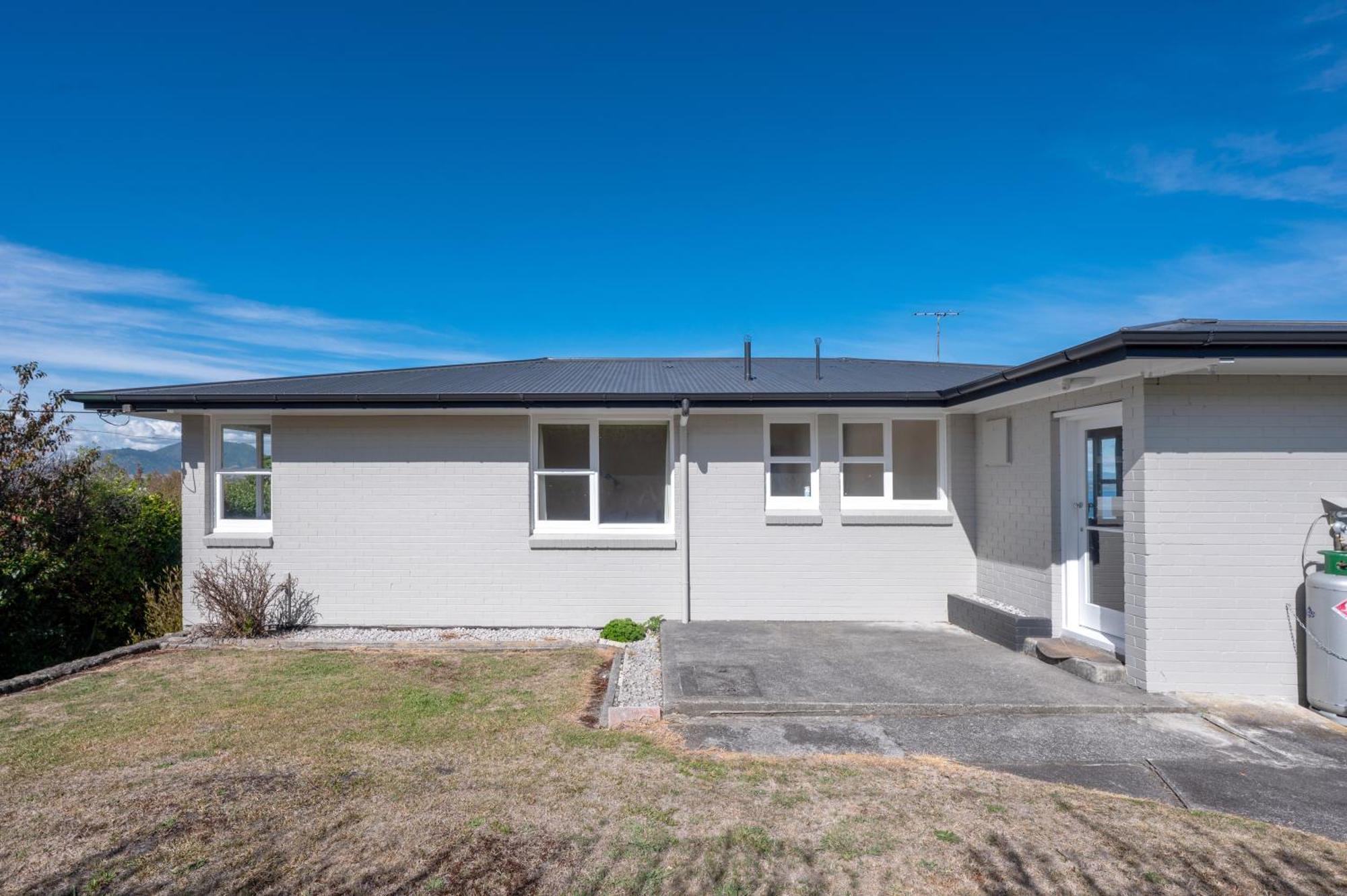 Lofty Lakeviews - Acacia Bay