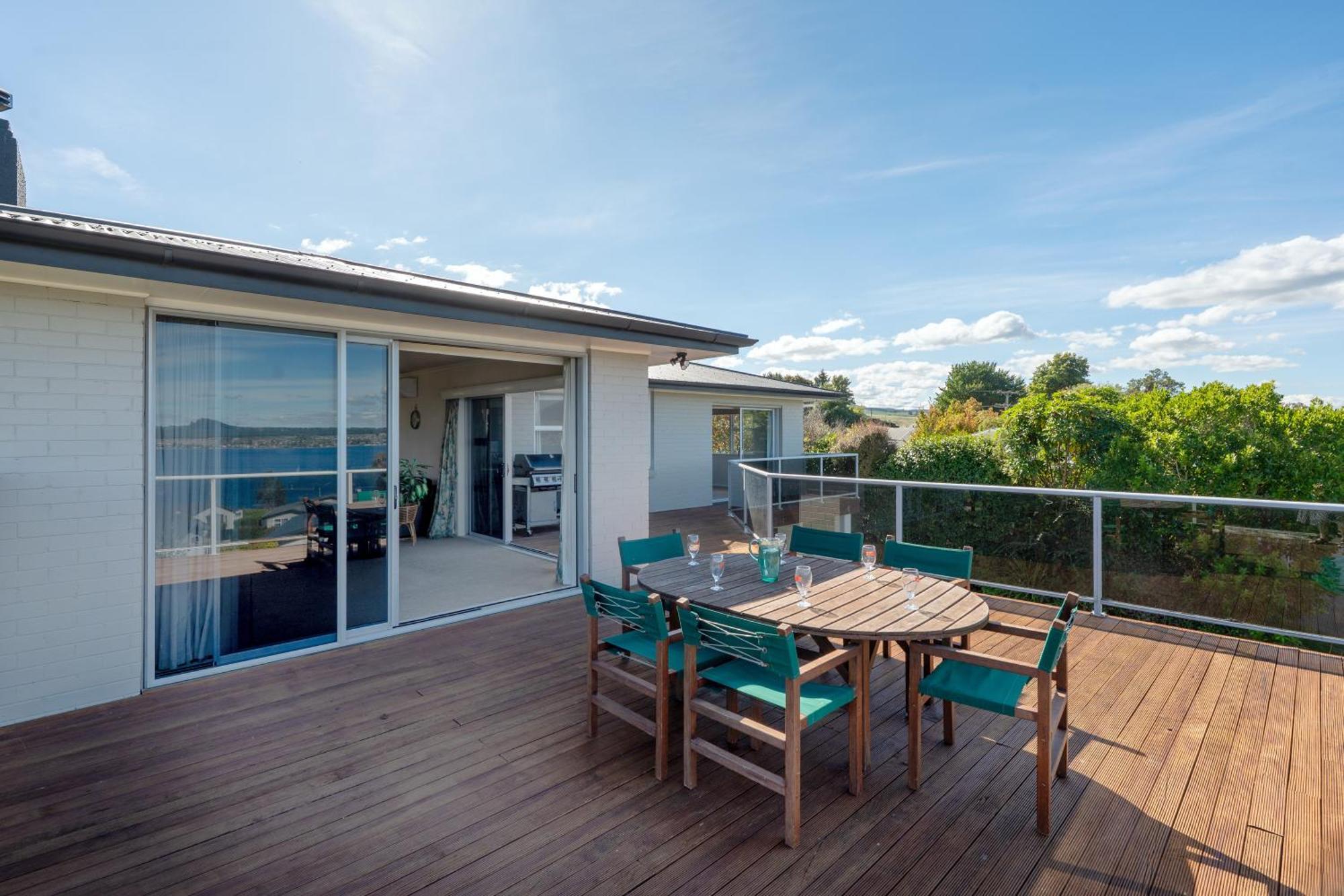 Lofty Lakeviews - Acacia Bay Taupo