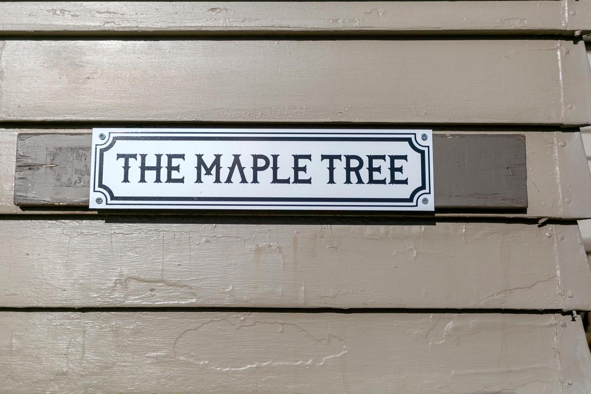 Private The Maple Tree - Close To And Town Centre Holiday home *