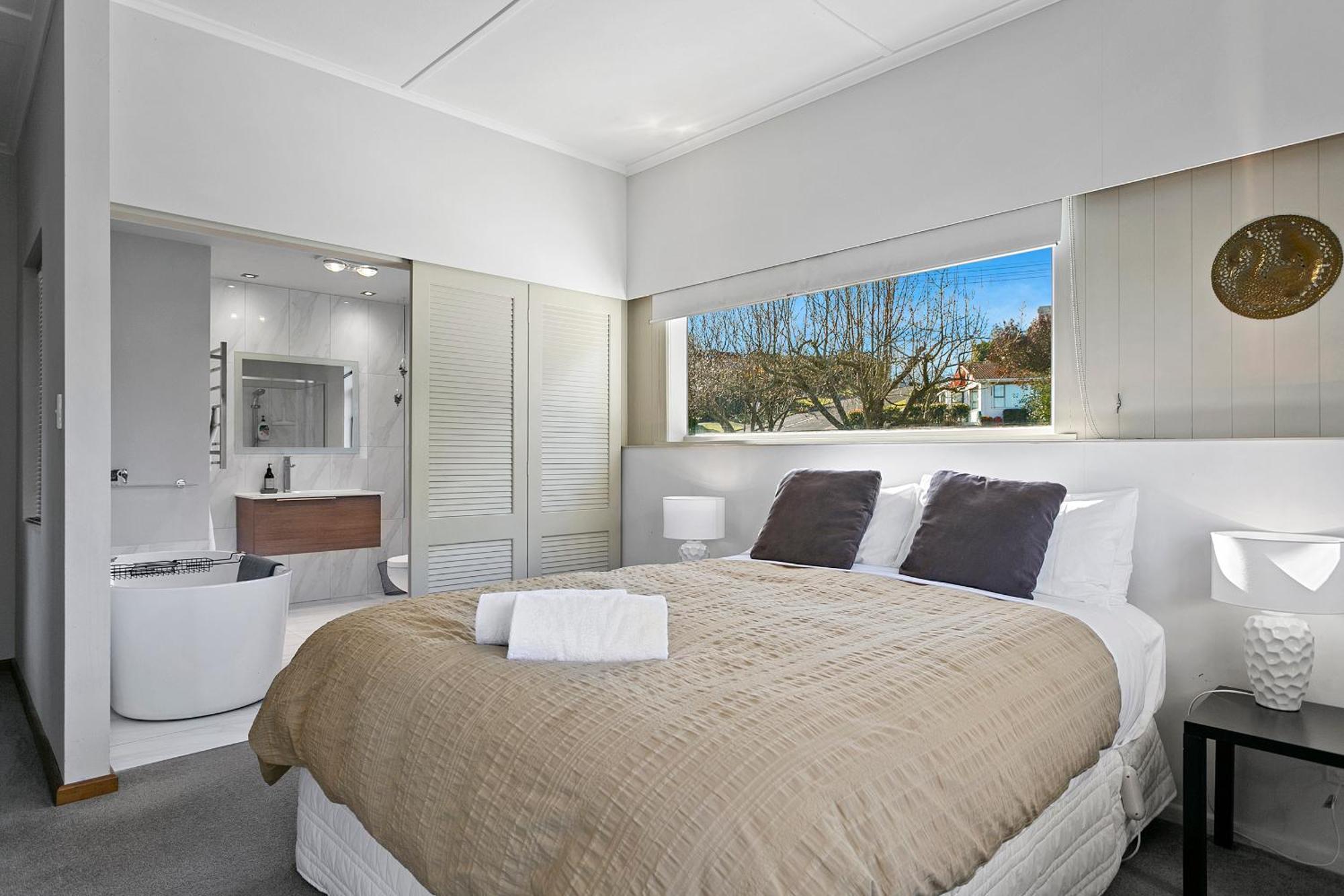 Private The Maple Tree - Close To And Town Centre Taupo