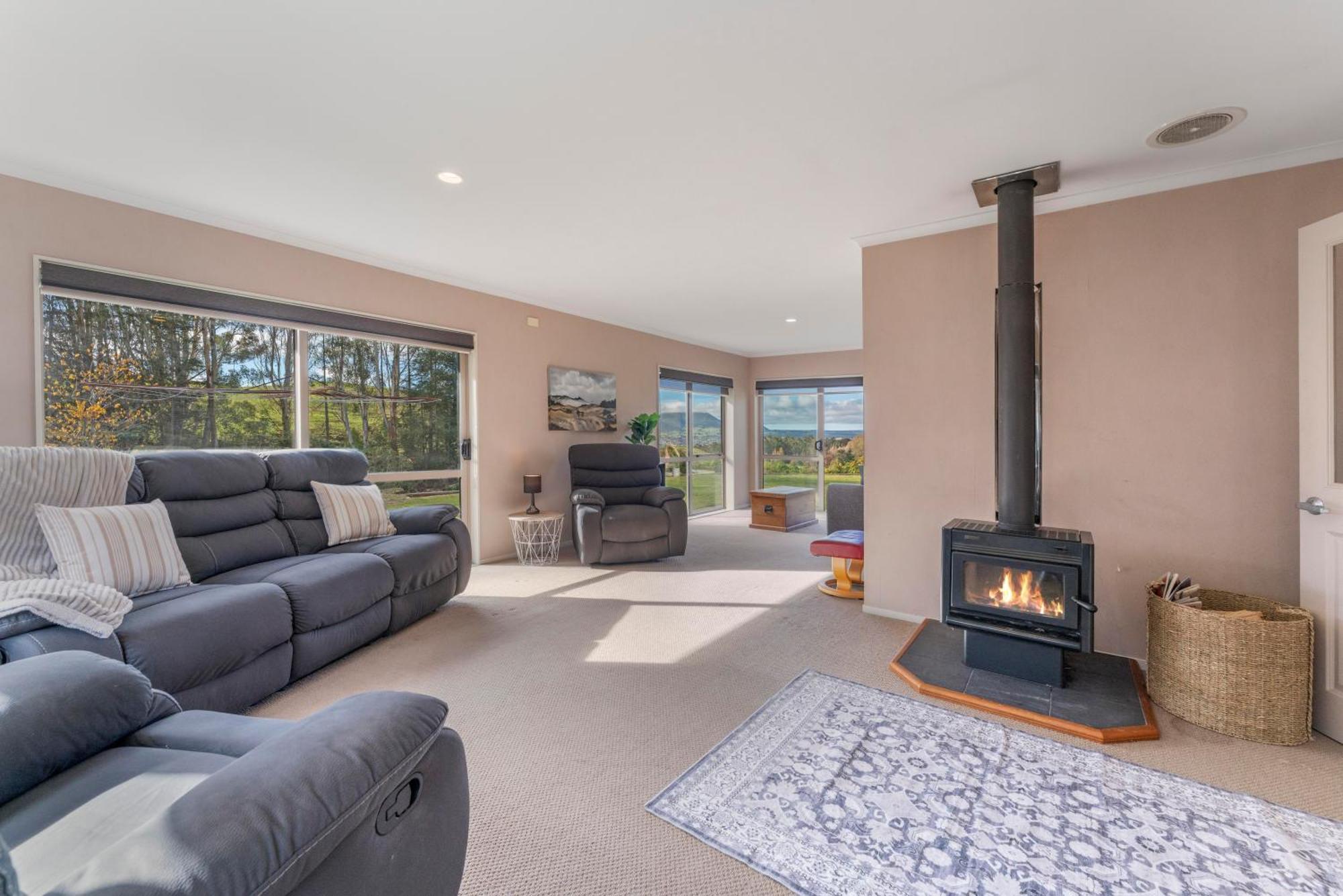 Soak & Acacia Bay - Spa, Pet, Family Friendly * Taupo
