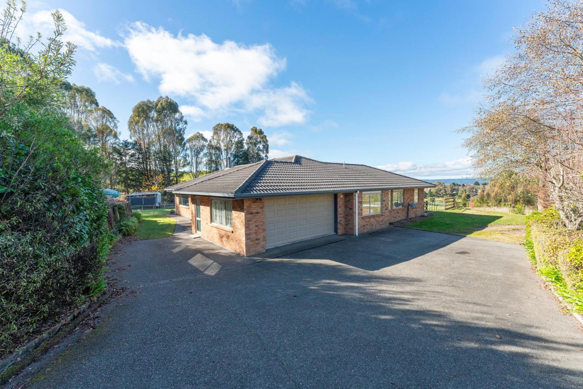 Soak & Acacia Bay - Spa, Pet, Family Friendly Taupo